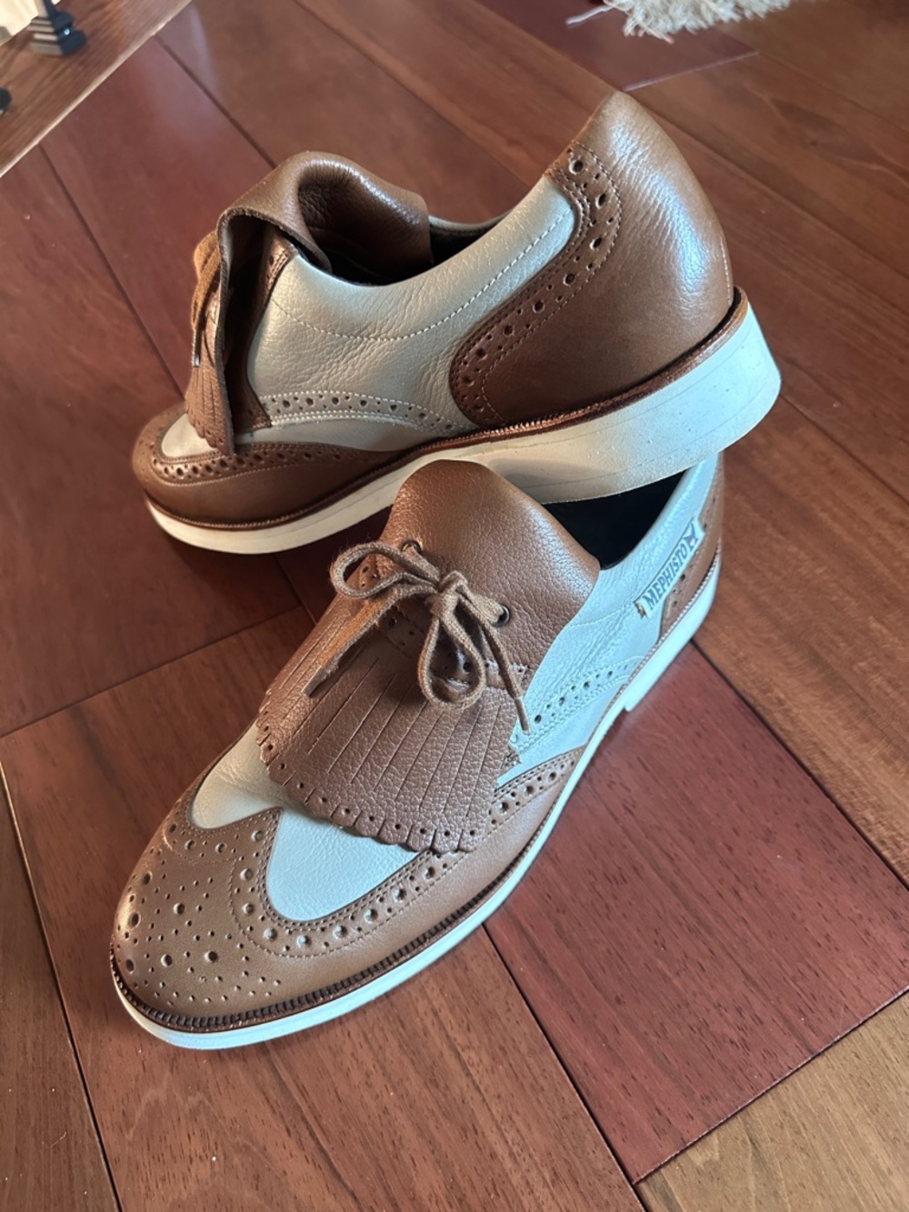 Mephisto Men's Two-Tone Wingtip Golf Shoes. Men Size 9 1/2.